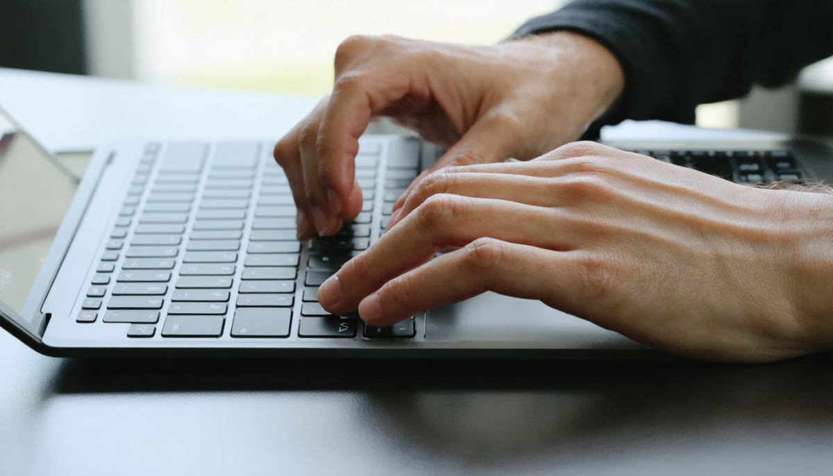 découvrez notre guide indispensable pour maîtriser les touches du clavier azerty et améliorer votre efficacité au quotidien.
